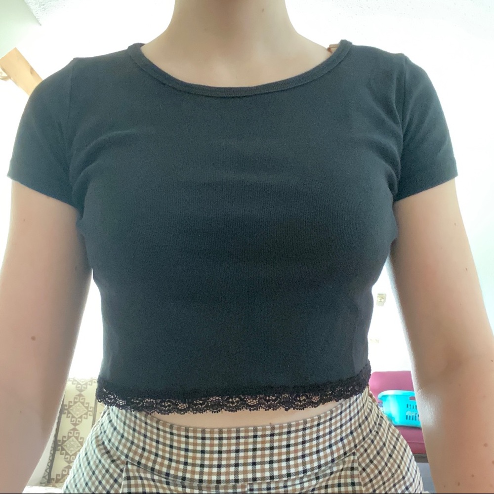 Cropped lace black baby tee